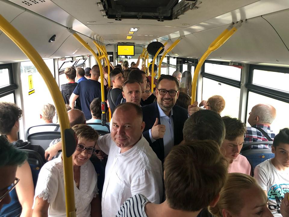 Burmistrz, który wyborczych obietnic dotrzymuje. Jest darmowa komunkacja
