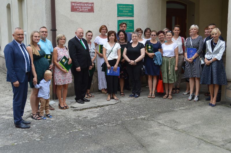 Dyplomy dla studentów zdobywających nowe kwalifikacje