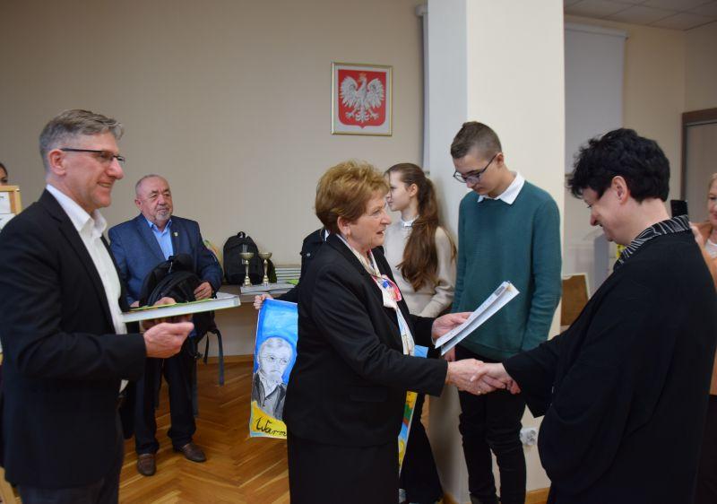 Nagrodzono zwycięzców konkursu „Znam Powiat Legnicki jak swój dom” (FOTO)