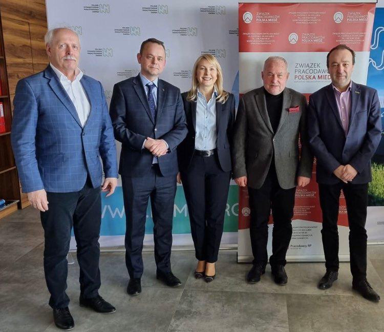 Zielona energia się opłaca. Wszystkim