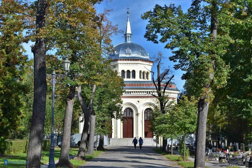 Toaleta na cmentarzu zamykana po 15.00. Winni wandale ?