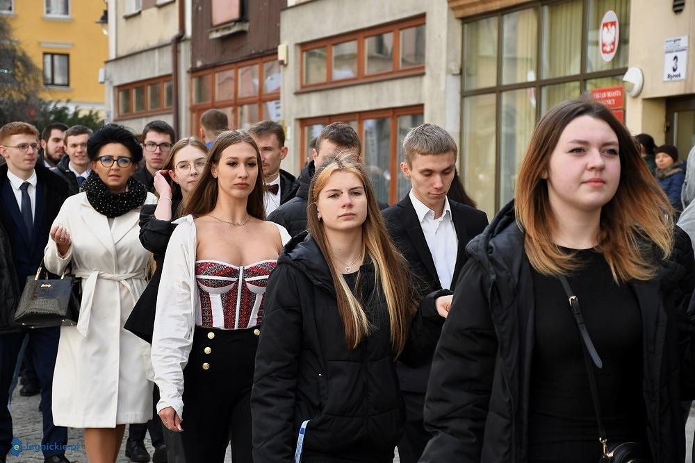 W czwartek legniccy maturzyści wspólnie zatańczą poloneza