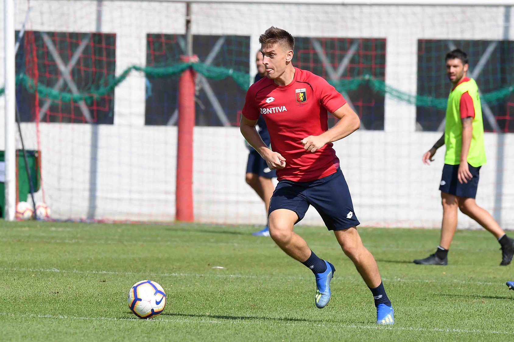 Piątek jak Milito? Polak idolem Genui!