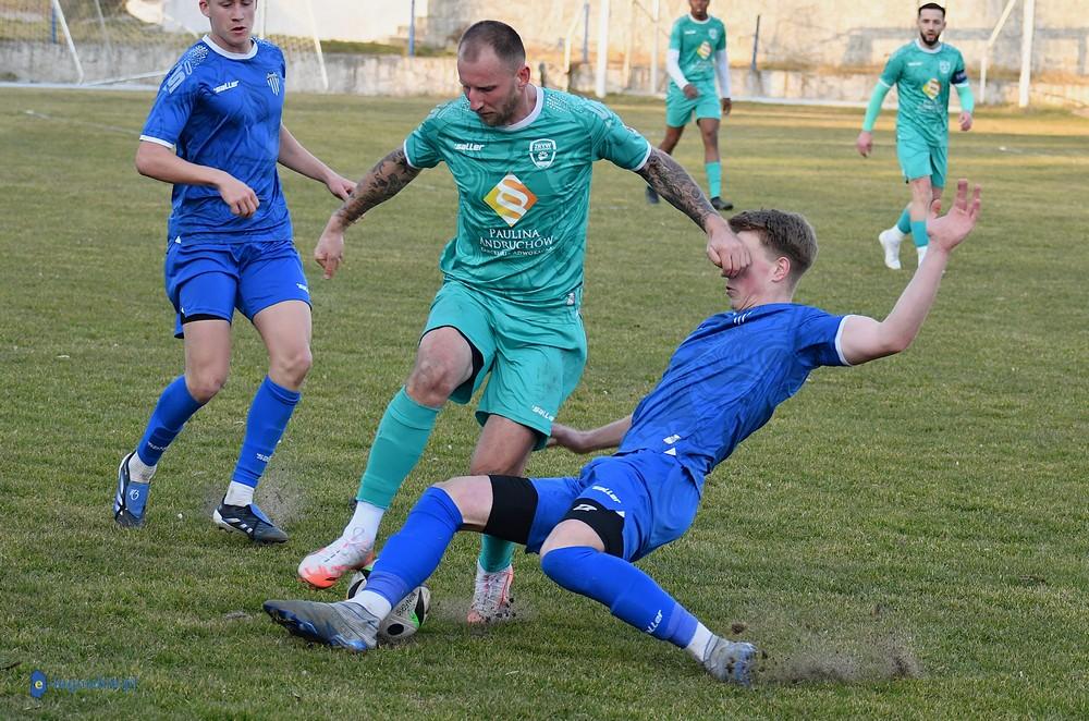 Konfeks oderwał się od strefy spadkowej (FOTO)