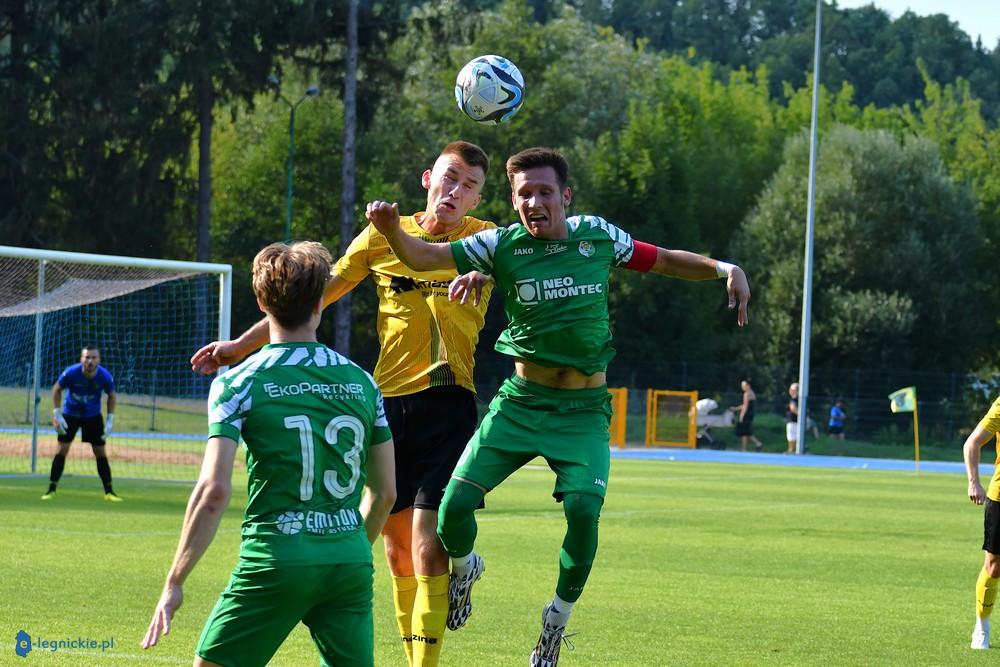 Z dużej chmury... remis w 4 lidze (FOTO)