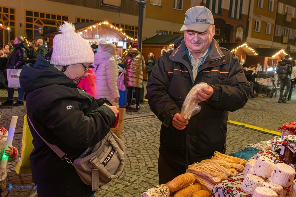 Rozpoczął się Legnicki Jarmark Bożonarodzeniowy(FOTO)