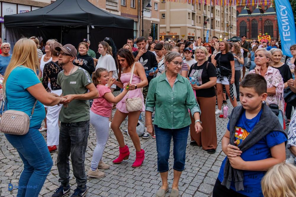 Klubowa noc na Rynku.Legniczanie zatańczyli na pożegnanie wakacji ( FOTO)