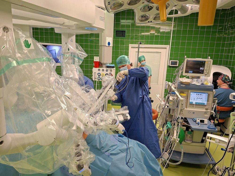 Robot chirurgiczny już operuje w Legnicy. Szpital dołącza do elity medycyny (FOTO)