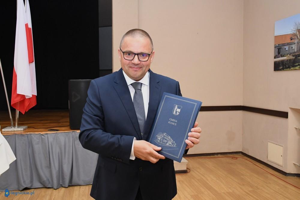 K.Błądziński i radni gminy Kunice zaprzysiężeni (FOTO)