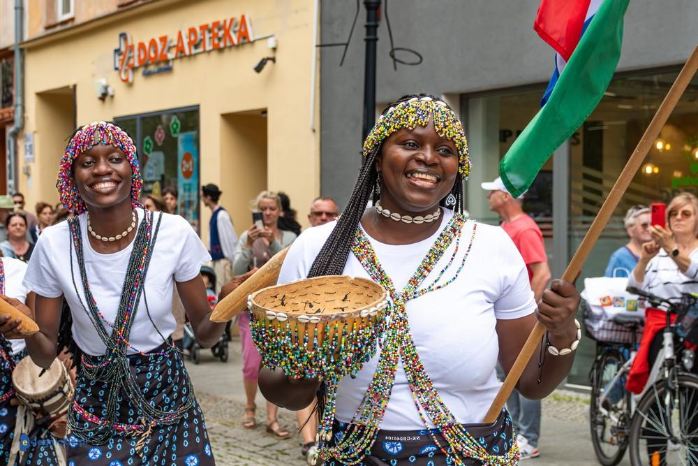 Barwny Finał Festiwalu „Świat pod Kyczerą”.Legnica zatańczyła z całym światem(FOTO)