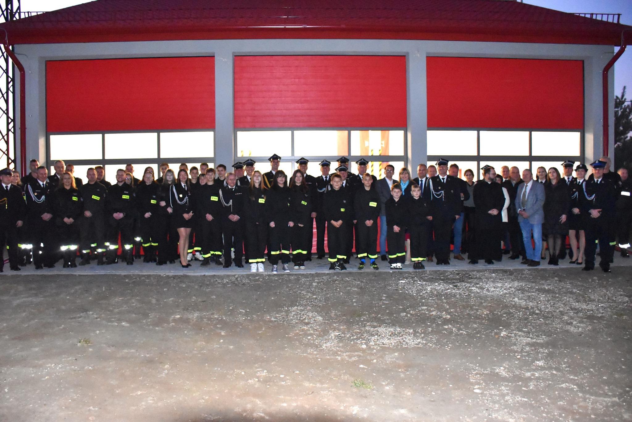 OSP Rokitki z nowym garażem