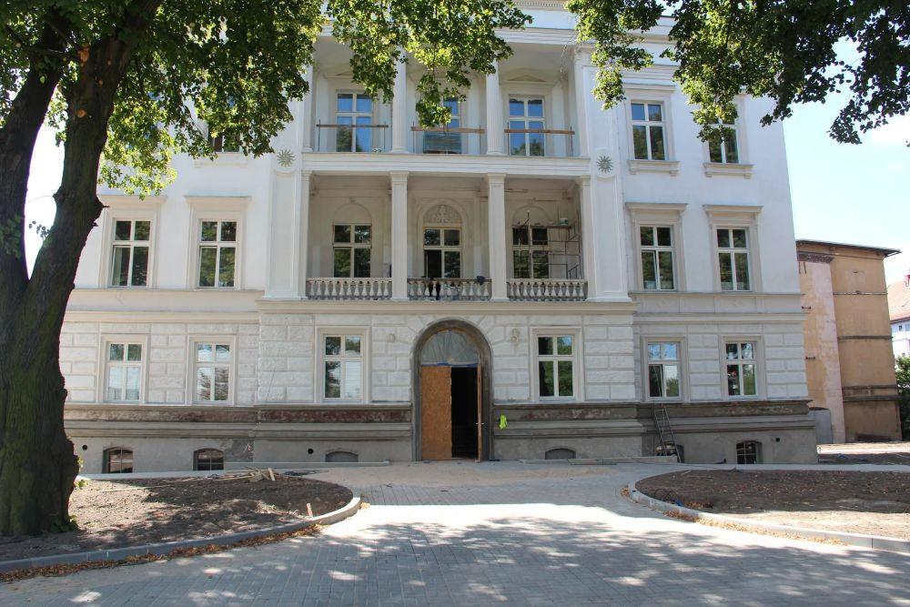  Centrum Usług Społecznych w Chojnowie na finiszu! Burmistrz Jan Serkies dopina wielką inwestycję
