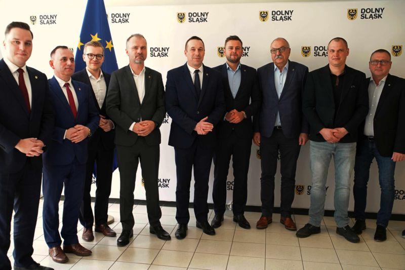 Kolej wróci do Lwówka Śląskiego, rozpoczynają się prace również na linii 312