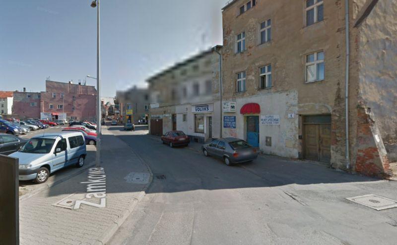 Tarasują chodnik, ale zakazu nie będzie. Trzeba wzywać policję