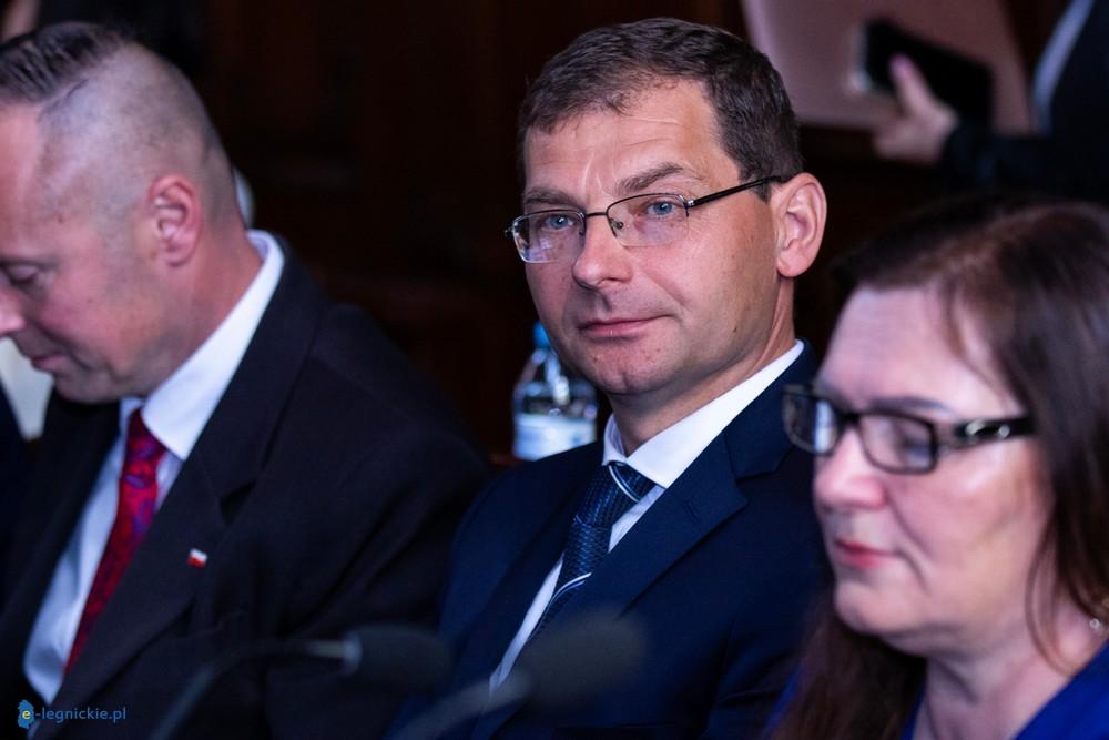 Trzy zgłoszenia w sprawie jednej studzienki. Dopiero wtedy udało się usunąć zagrożenie