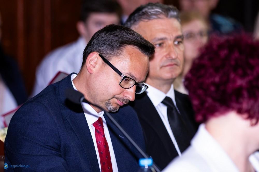 Nadzwyczajna sesja Rady Powiatu Jaworskiego. Radni zajmą się konkursem na dyrektora I LO i sytuacją w DPS