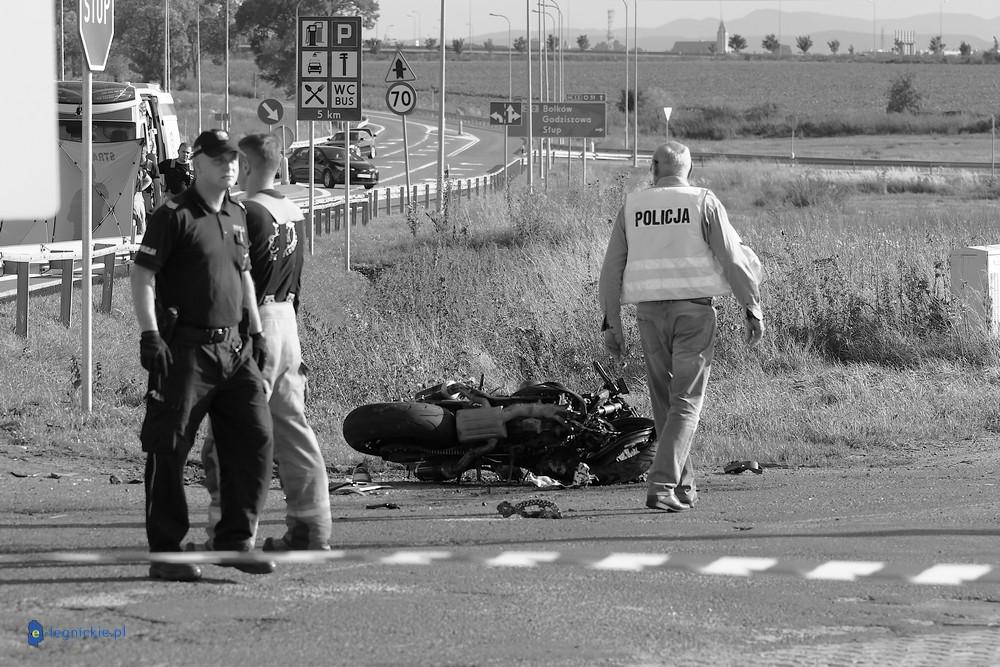 Śmierć pod Jaworem. Kierowca osobówki przeciął drogę motocykliście, mężczyzna zginął na miejscu