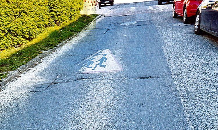 Dzieci jeżdżą tędy do szkoły. Radny alarmuje, miasto zapowiada remont
