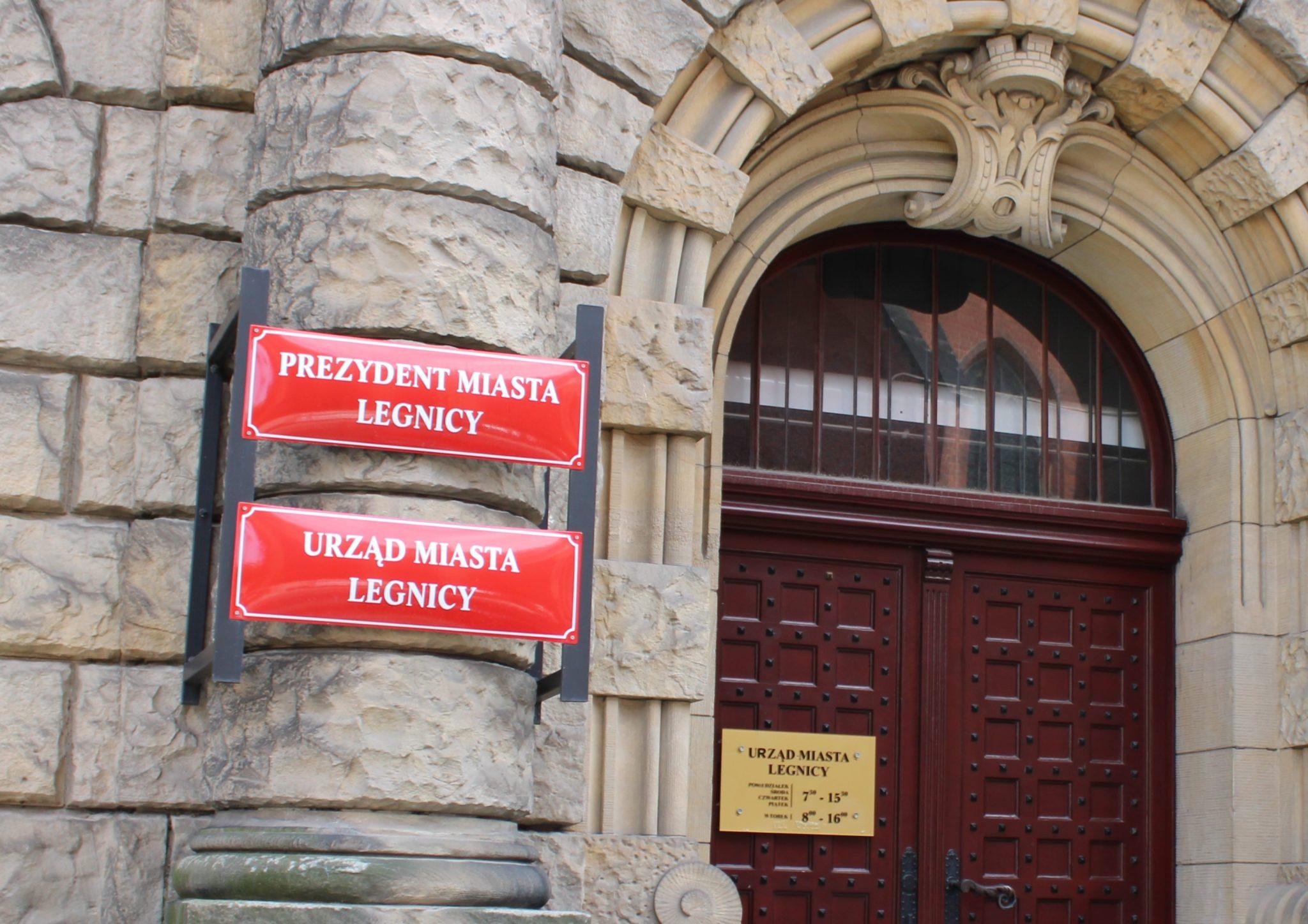 Ratusz kupuje pick-upa. Salonowa nówka...