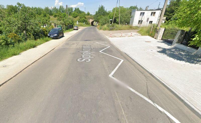 Ulica Spokojna to codzienna pułapka. Bez pilnego remontu zagrożenie tylko rośnie