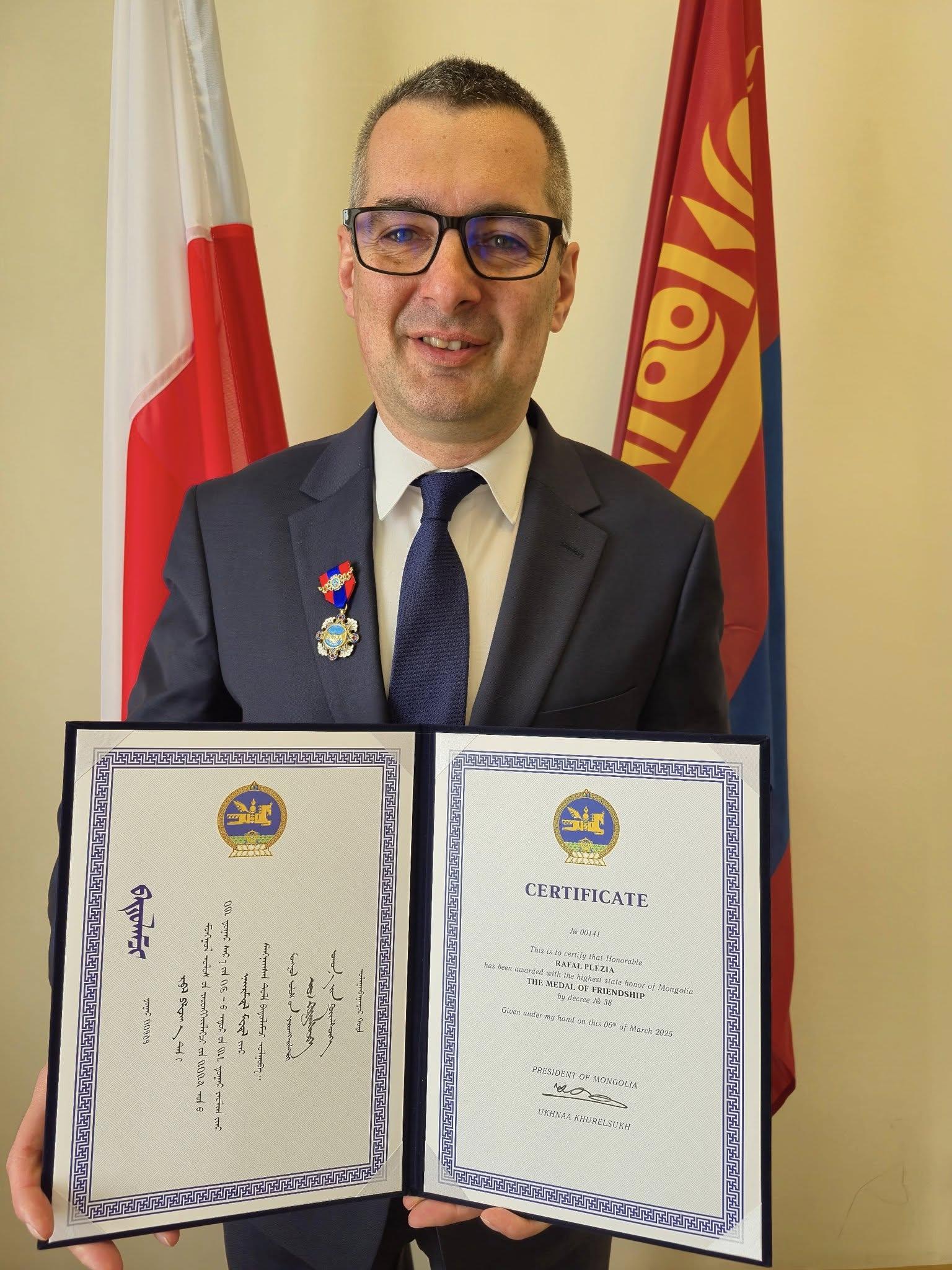 Prezydent Mongolii odznaczył wójta Rafała Plezia podczas oficjalnej wizyty w Polsce