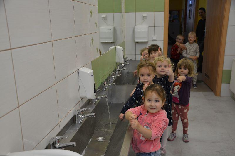 Nowoczesne umywalnie w przedszkolu w Piotrowicach
