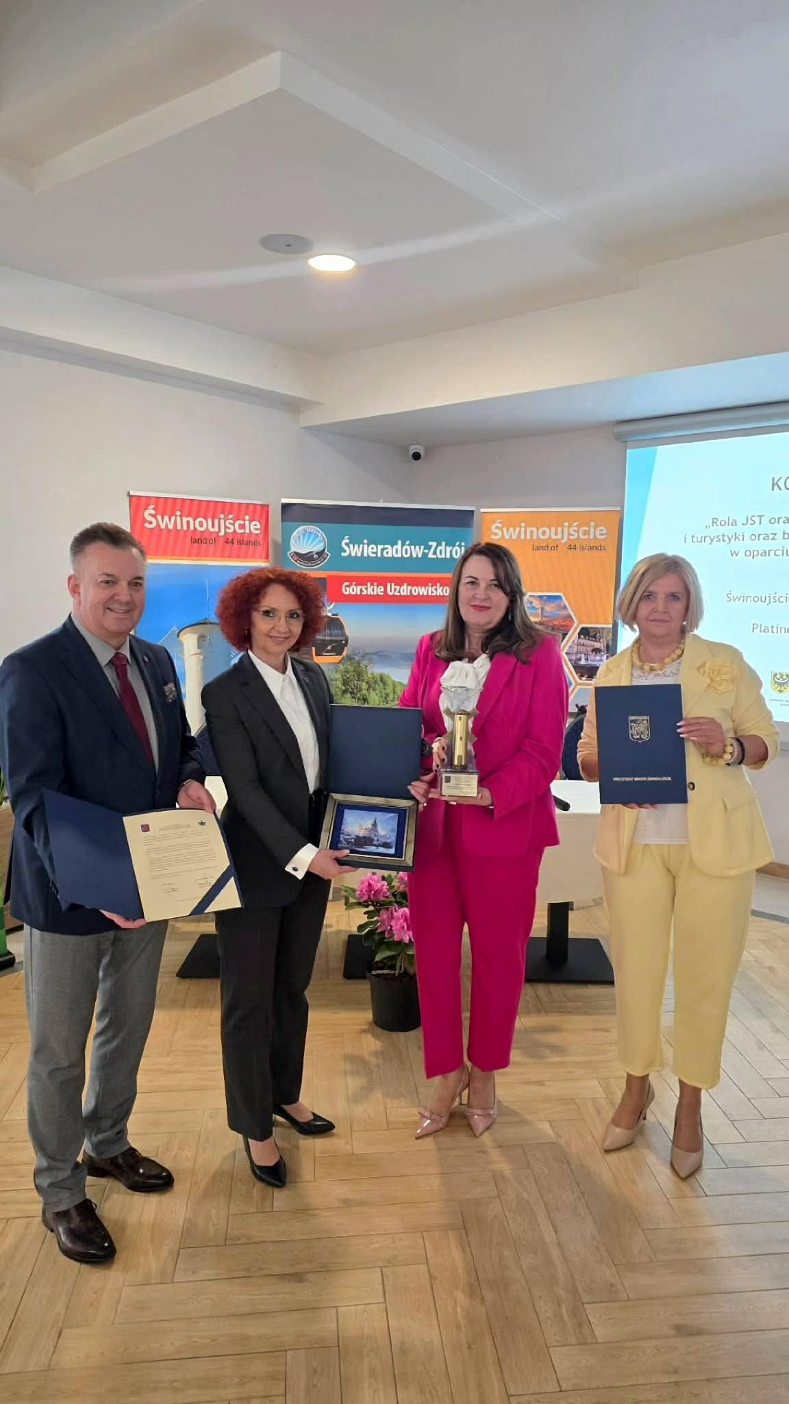 Świnoujście i Świeradów-Zdrój blisko siebie...