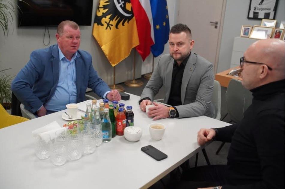 Wójt T.Sybis spotkał się z marszałkiem M.Rado. Rozmawiano o inwestycjach i transporcie !