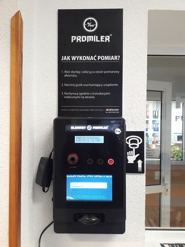 Samoobsługowy alkomat na Komendzie