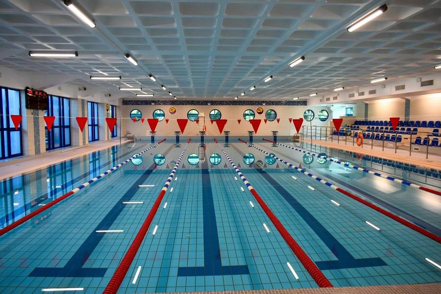 Basen sportowy czeka na pływaków