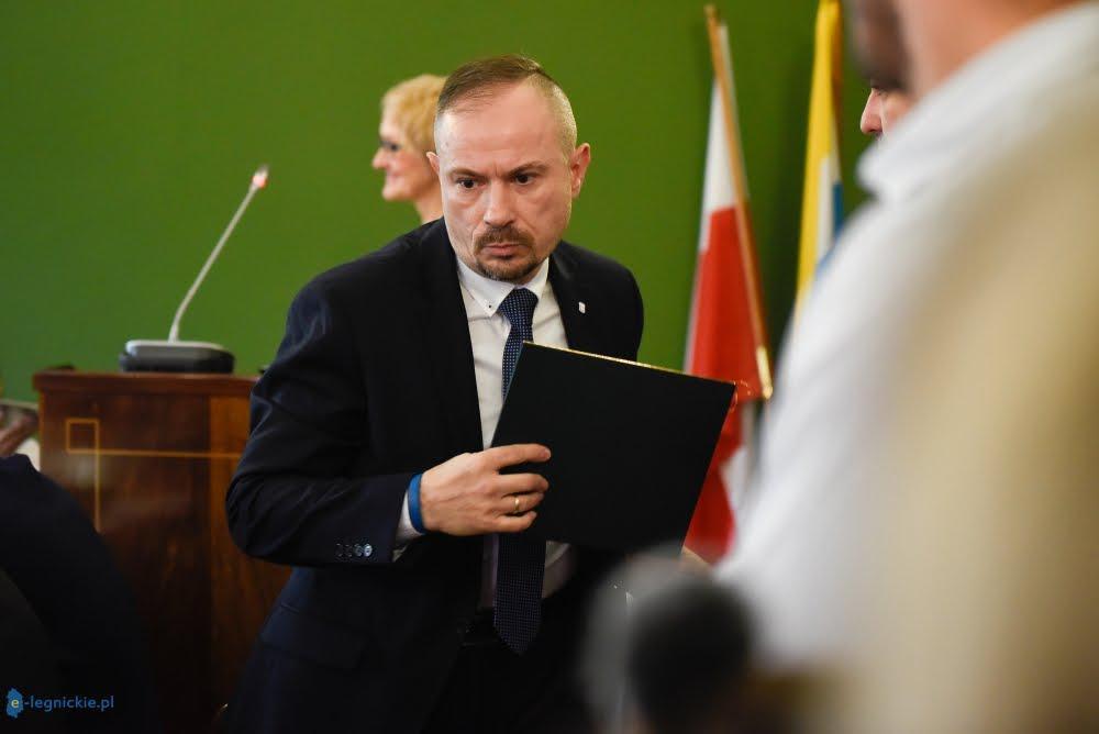 W poszukiwaniu porządku… Obcy parkują w centrum