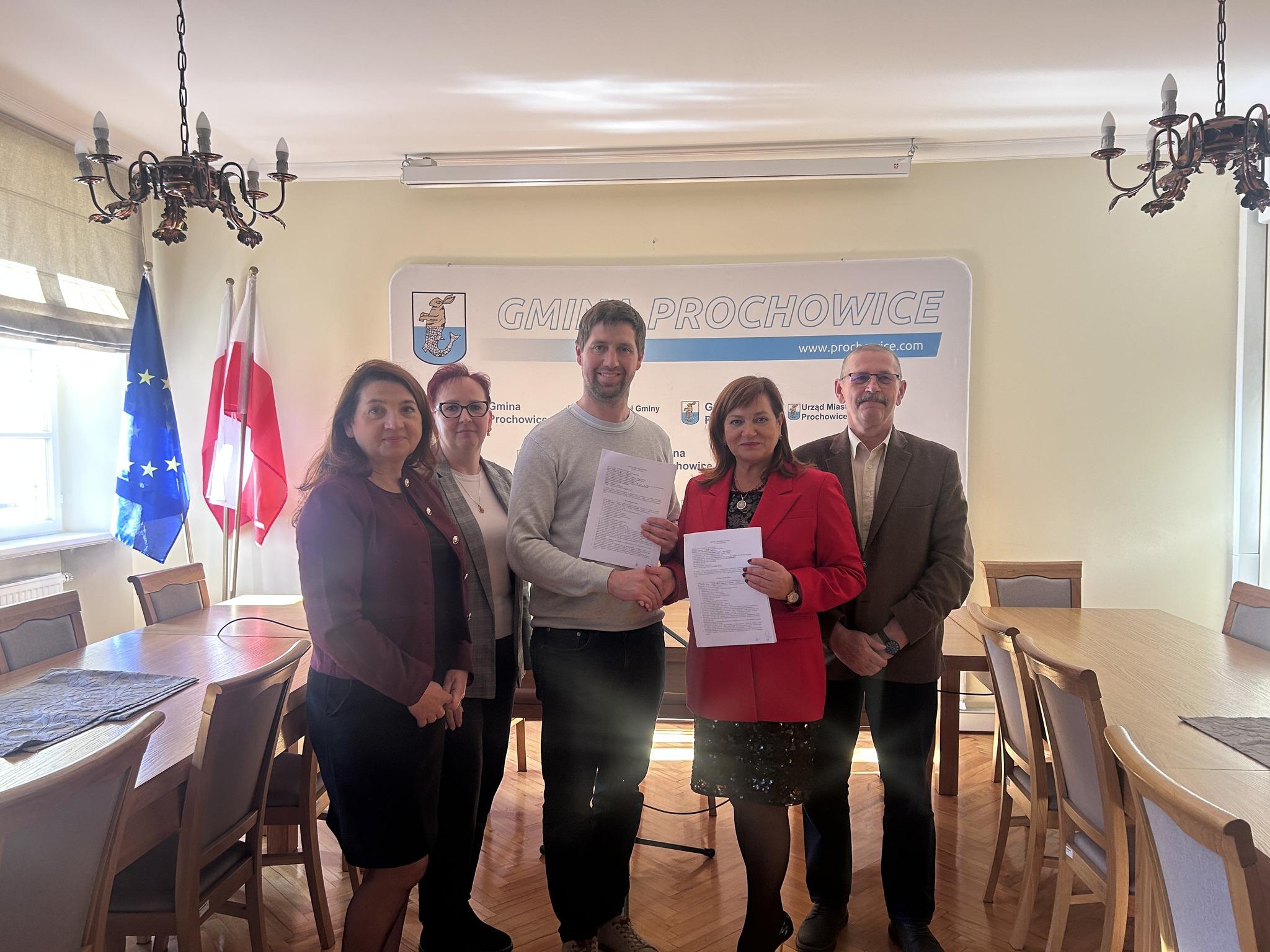 Podpisano umowę na remont drogi w Rogowie Legnickim 