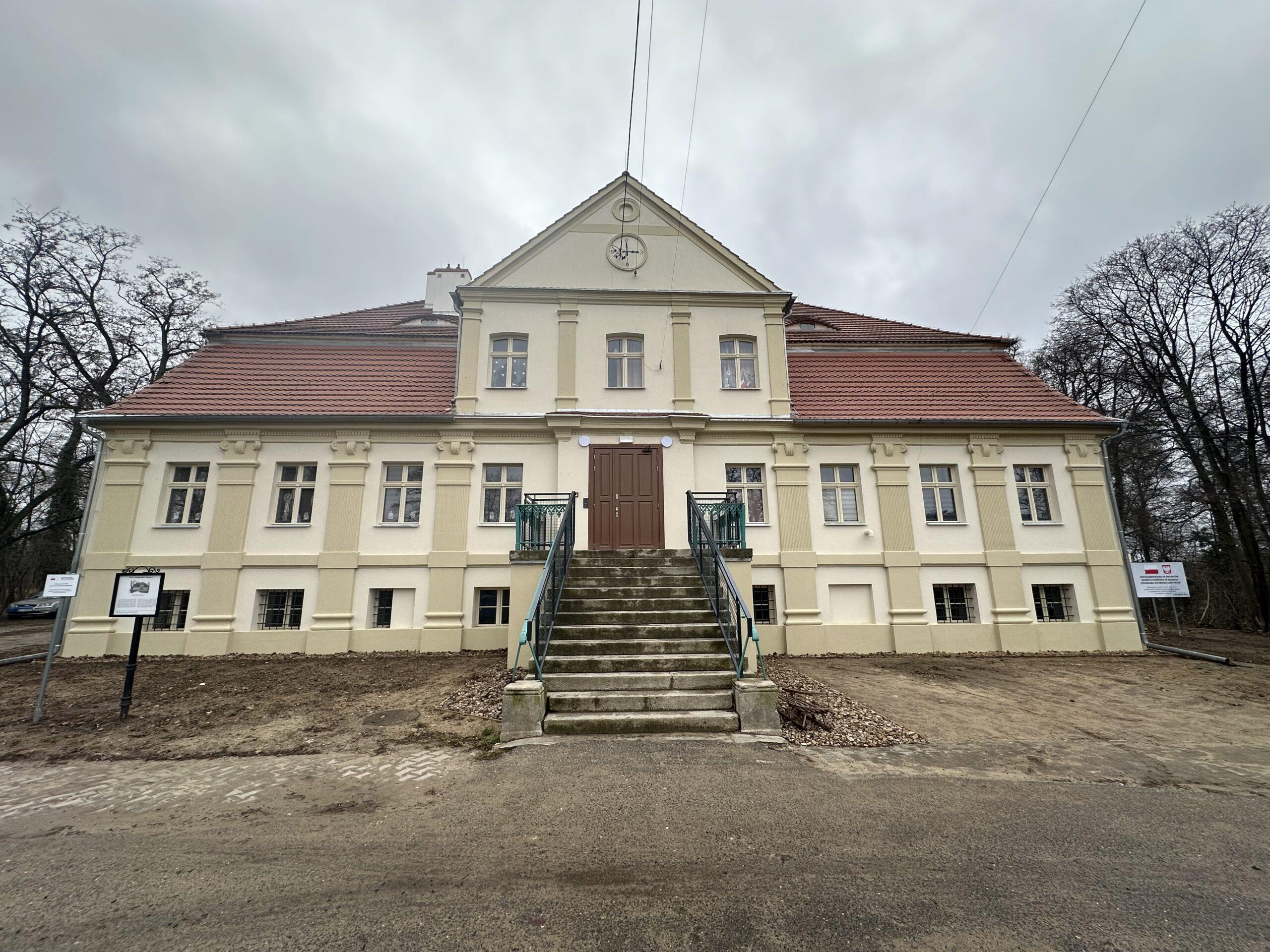 Zabytkowy dwór w Nieszczycach świeci dawnym blaskiem