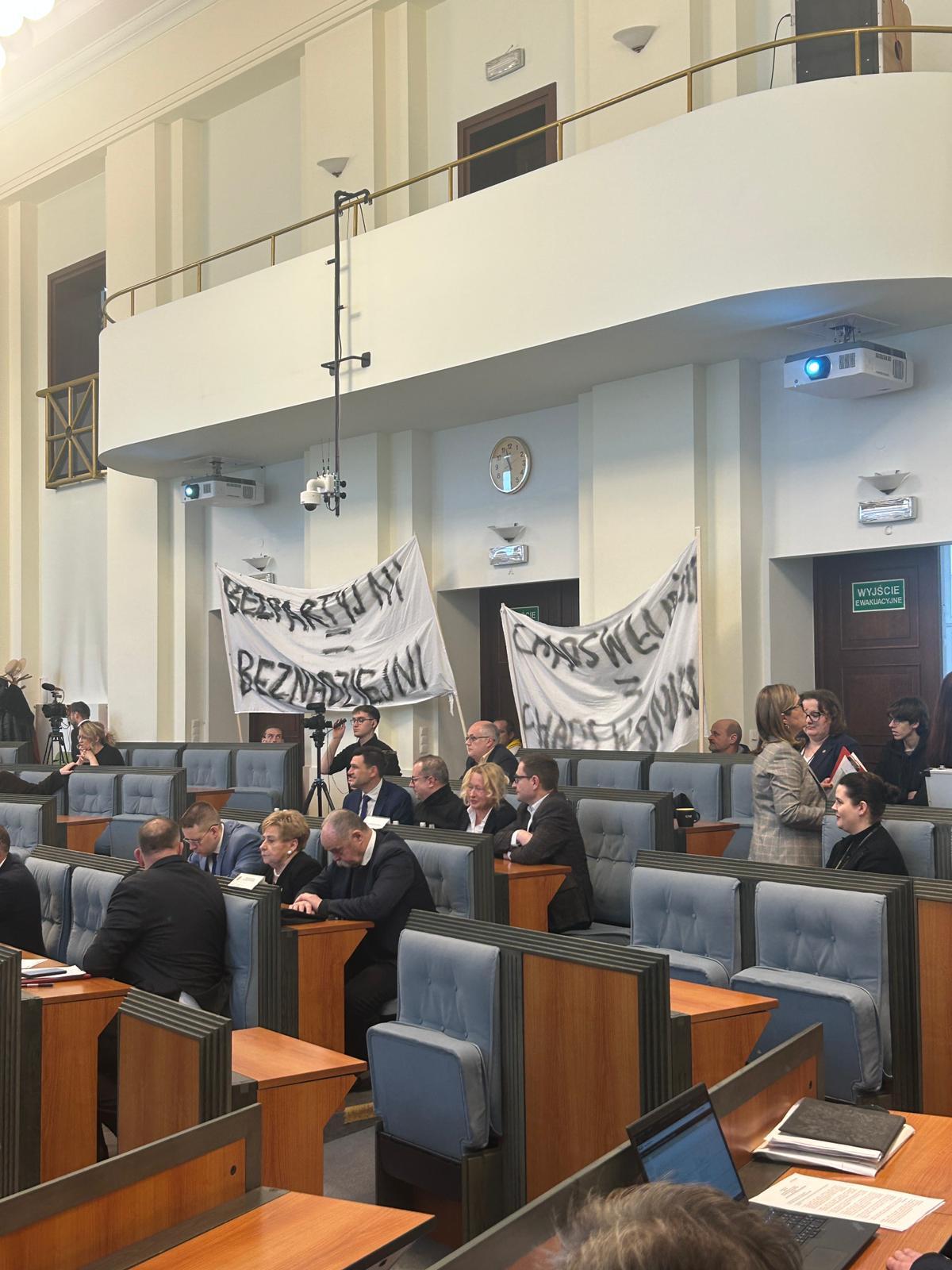 Podczas obrad Sejmiku protestowali Lubinianie