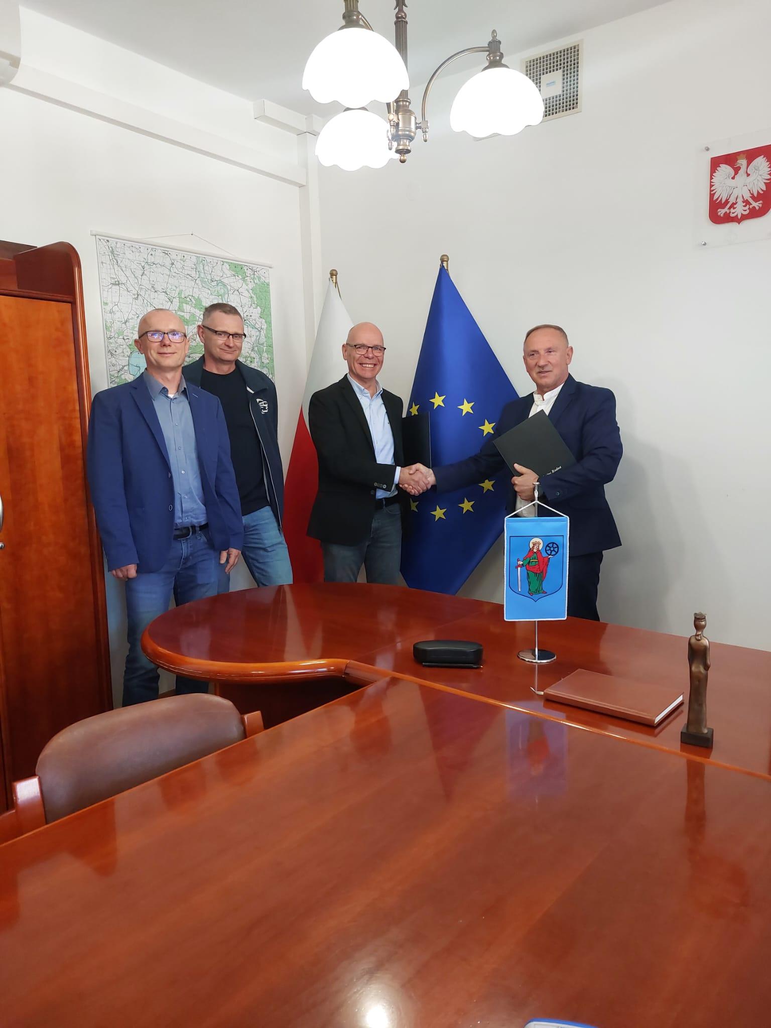 Podpisano umowę na realizację zadania „Modernizacja budynków Szkoły Podstawowej w Rudnej”