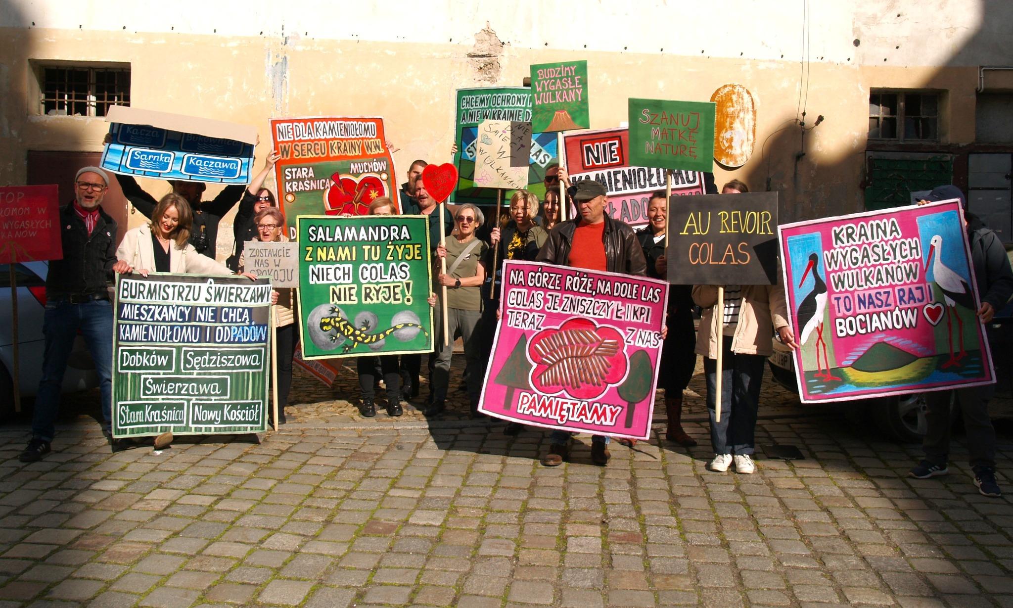 Rośnie protest przeciwko inwestycji zagrażającej Krainie Wygasłych Wulkanów