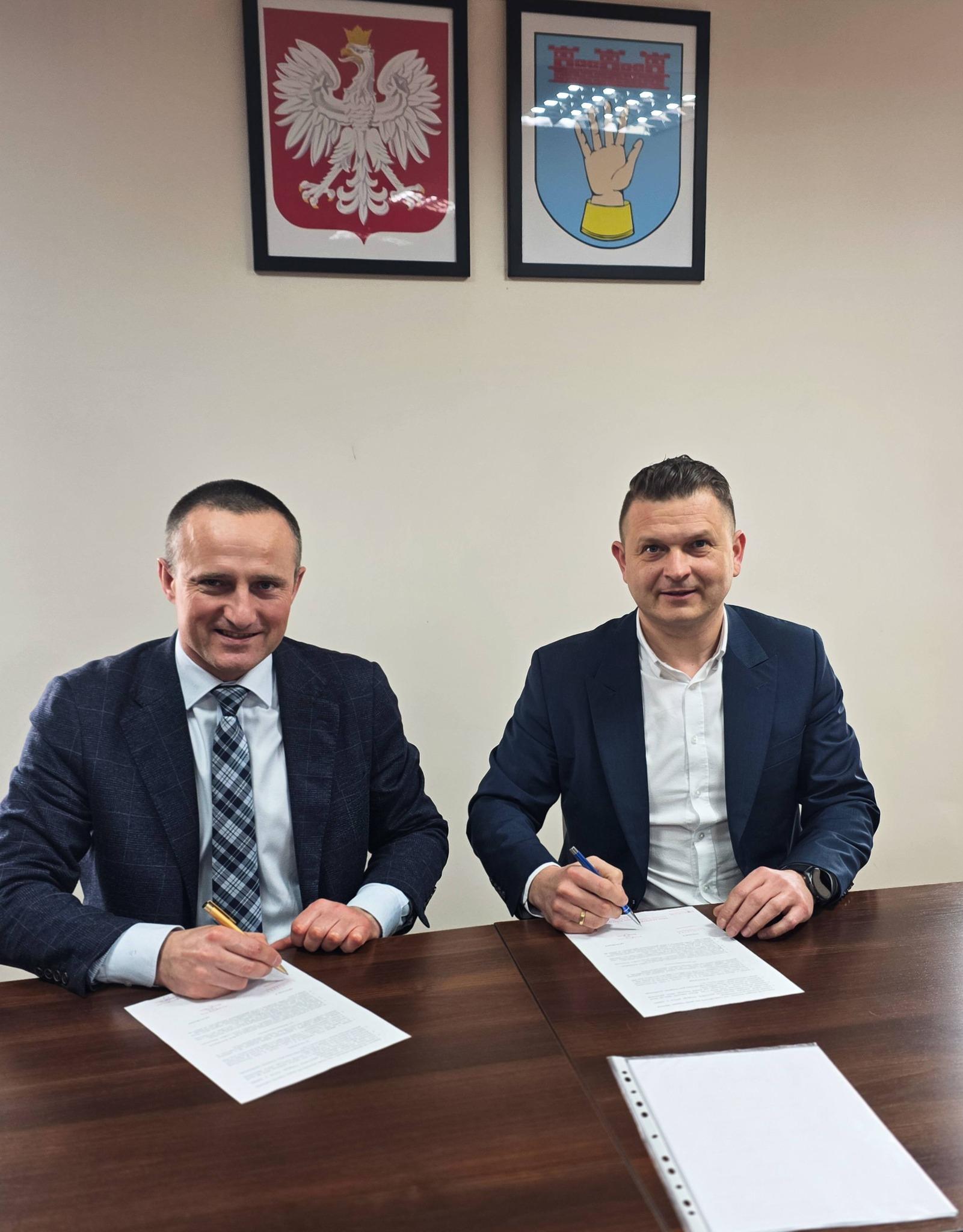 Starosta Rafał Miara inwestuje w infrastrukturę drogową