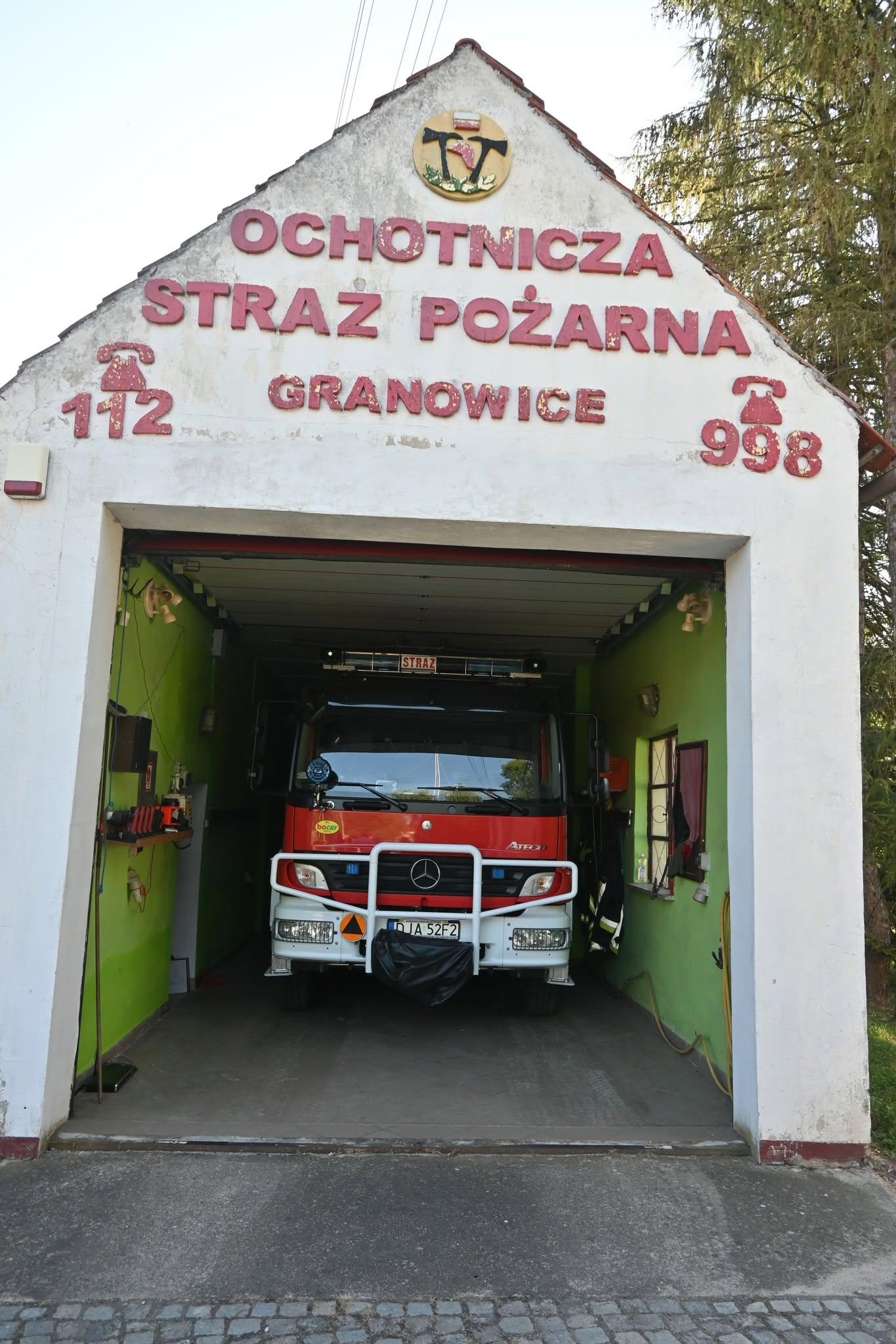 OSP Granowice z podwójnym wsparciem. Nowy wóz i remont remizy dzięki rządowym oraz wojewódzkim środkom