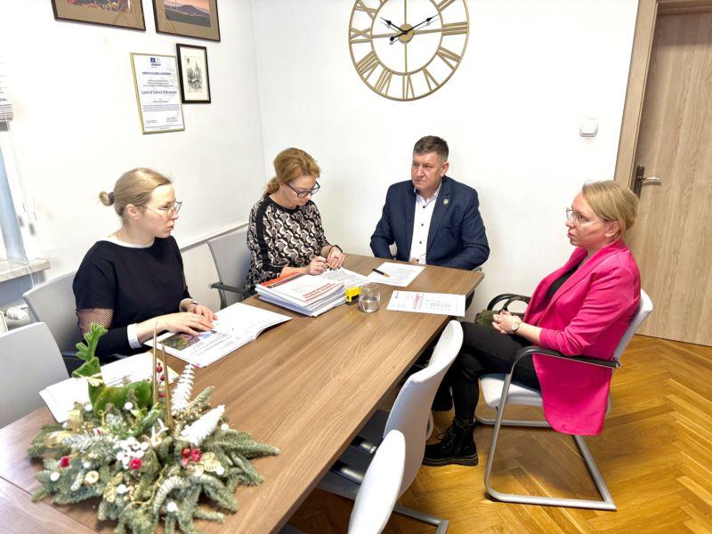 Gmina Zagrodno przejęła działkę od PKP. Są pomysły na jej zagospodarowanie !