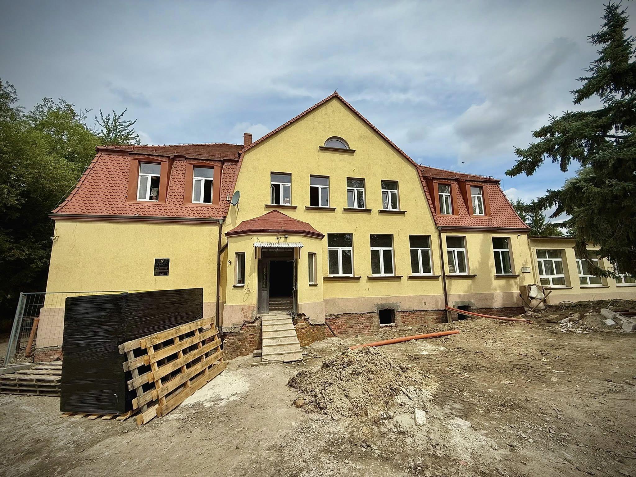 Trwa budowa Centrum Opiekuńczo-Mieszkalnego w gminie Zagrodno. To będzie wzorcowa placówka Ministerstwa