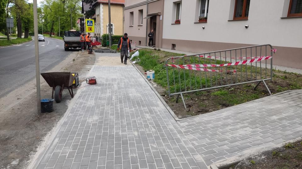 Miasto brukuje chodnik sprzed pół wieku