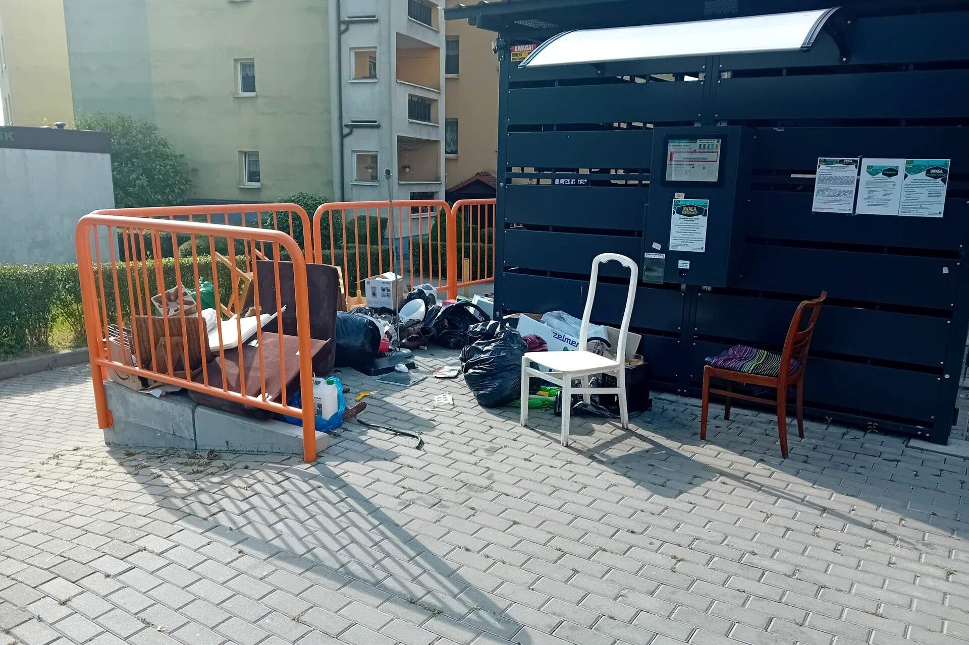 Była zbiórka, jest góra śmieci 