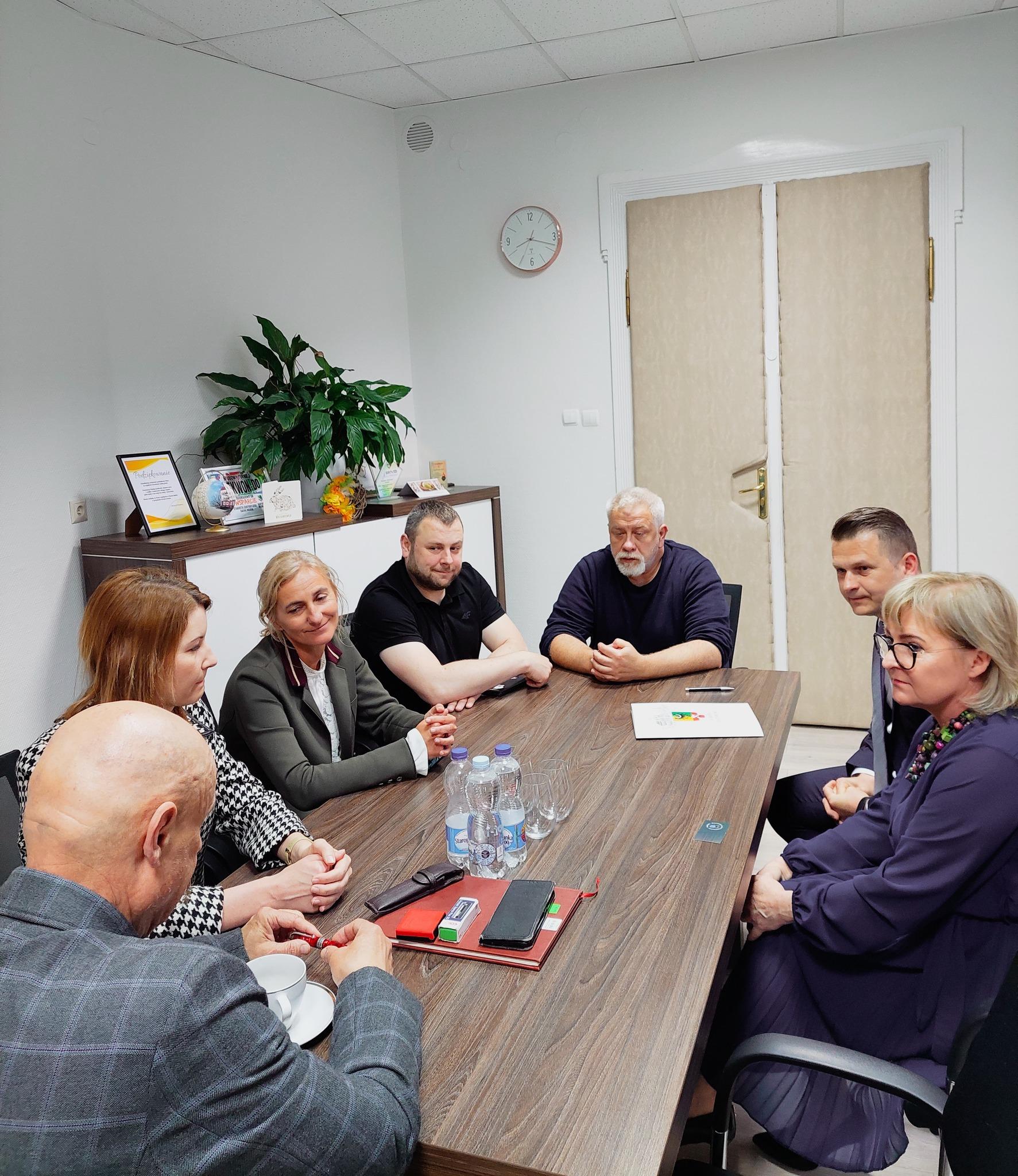 „Złote Wulkany” wsparcia.Powiat Złotoryjski wzmacnia system opieki nad rodzinami