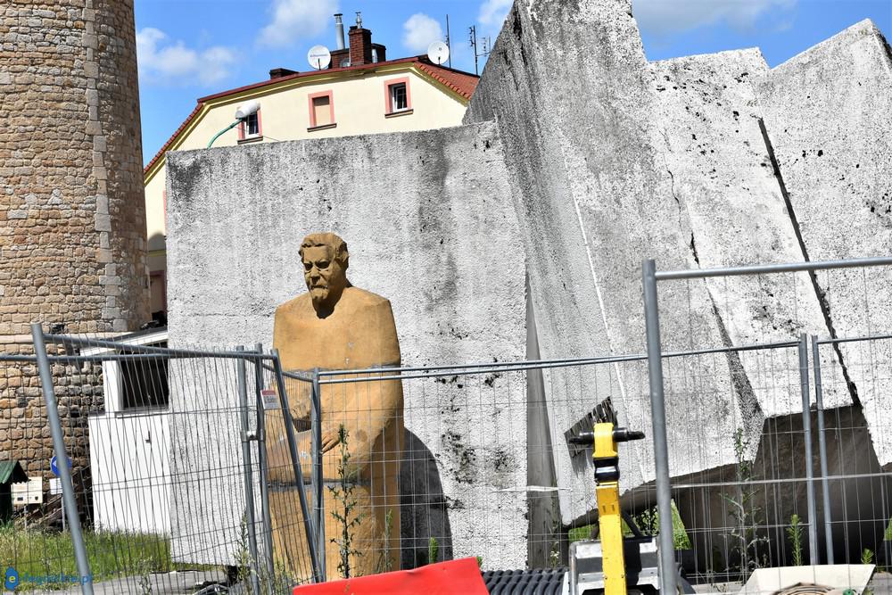 Pomnik Reymonta do zastąpienia. Ziemia obiecana do zagospodarowania