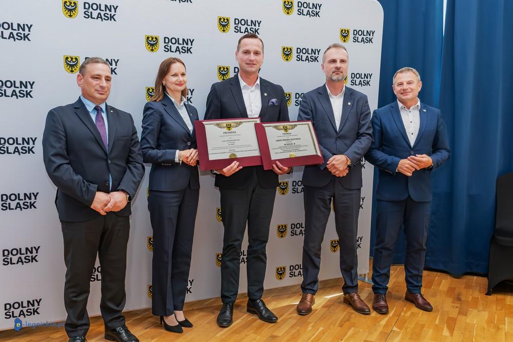  Zazieleni się wzdłuż dróg, popłynie swobodniej korytem 