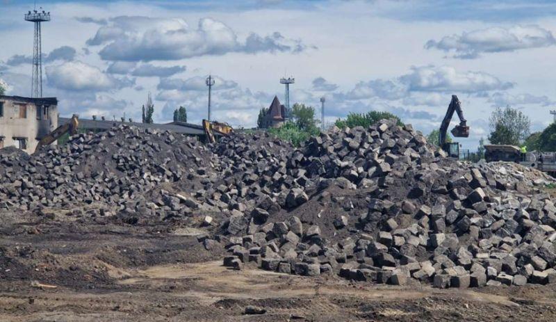 Co stanie się z cenną kostką granitową? Radna pyta o los materiału z wielkiej inwestycji