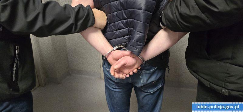 25-latek ostrzelał restaurację 