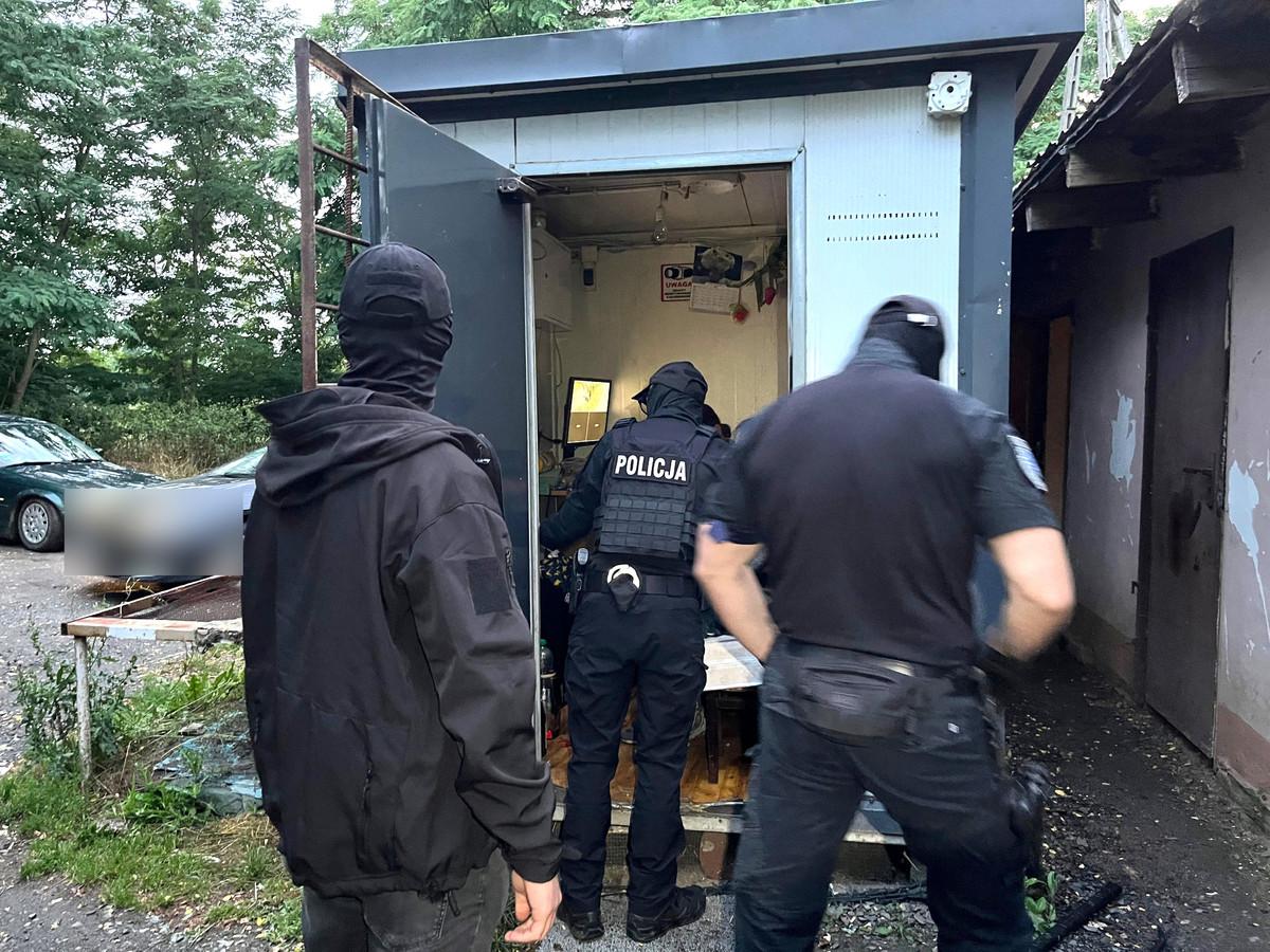 Legnicka policja uderza w nielegalny hazard. Ale dla obecnego w miejscu zdarzenia dziecka -morze empatii