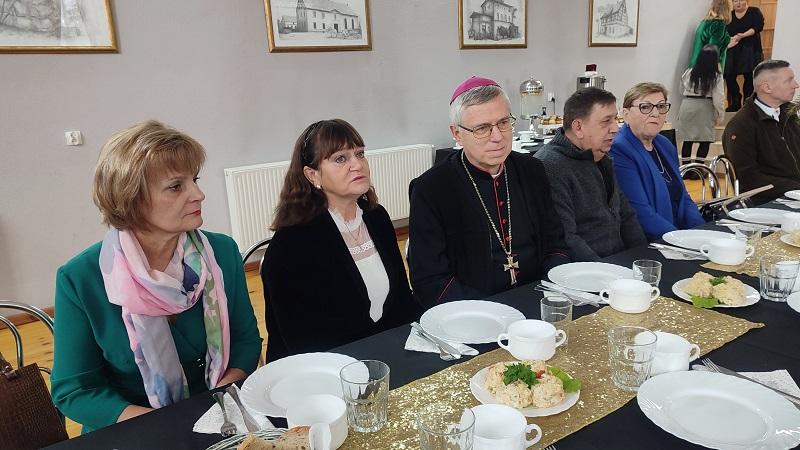 Betlejemskie Światełko Pokoju wyruszyło z Prochowic do polskich rodzin