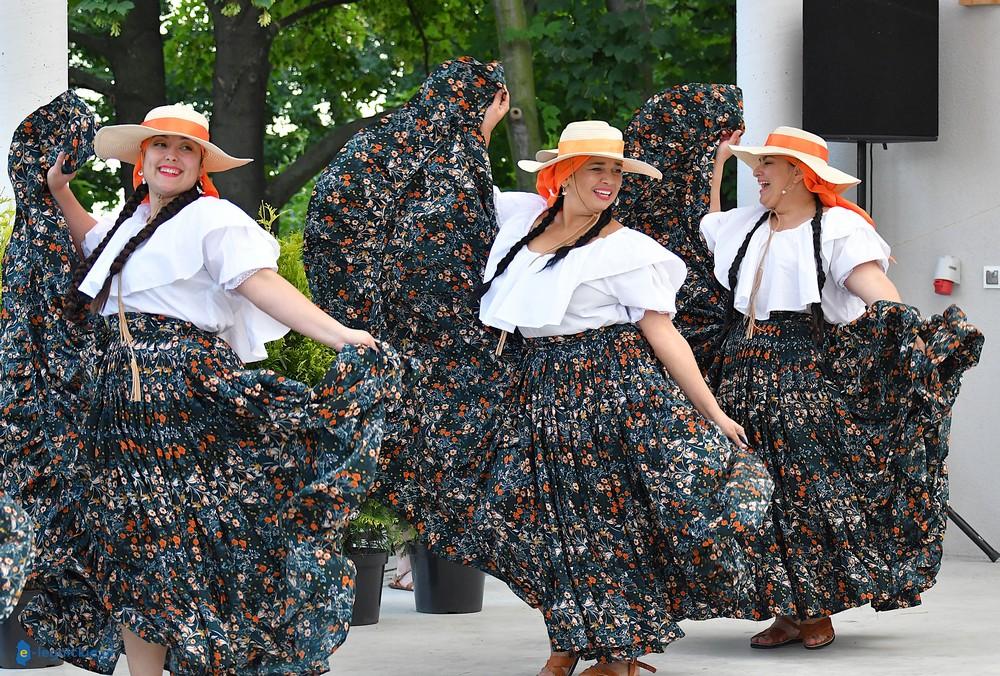 Świat pod Kyczerą - barwny korowód przeszedł przez Legnickie Pole (FOTO)